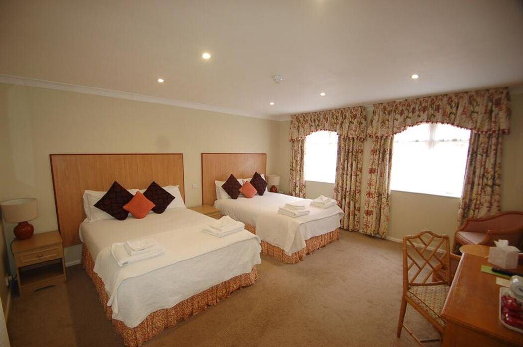 Kings Court Hotel Alcester ภายนอก รูปภาพ