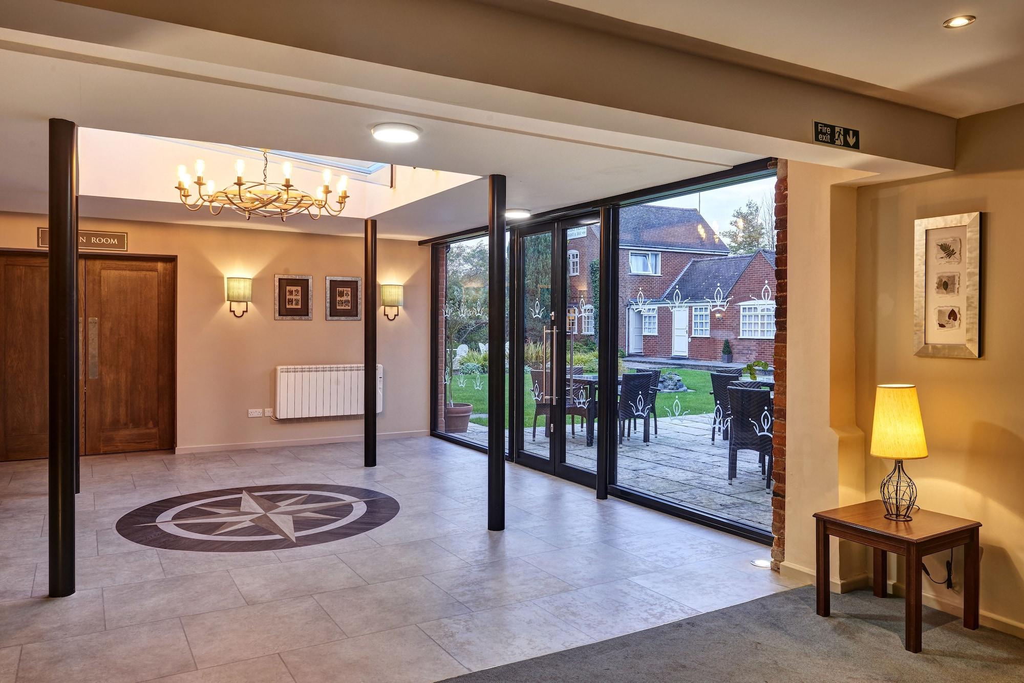 Kings Court Hotel Alcester ภายนอก รูปภาพ