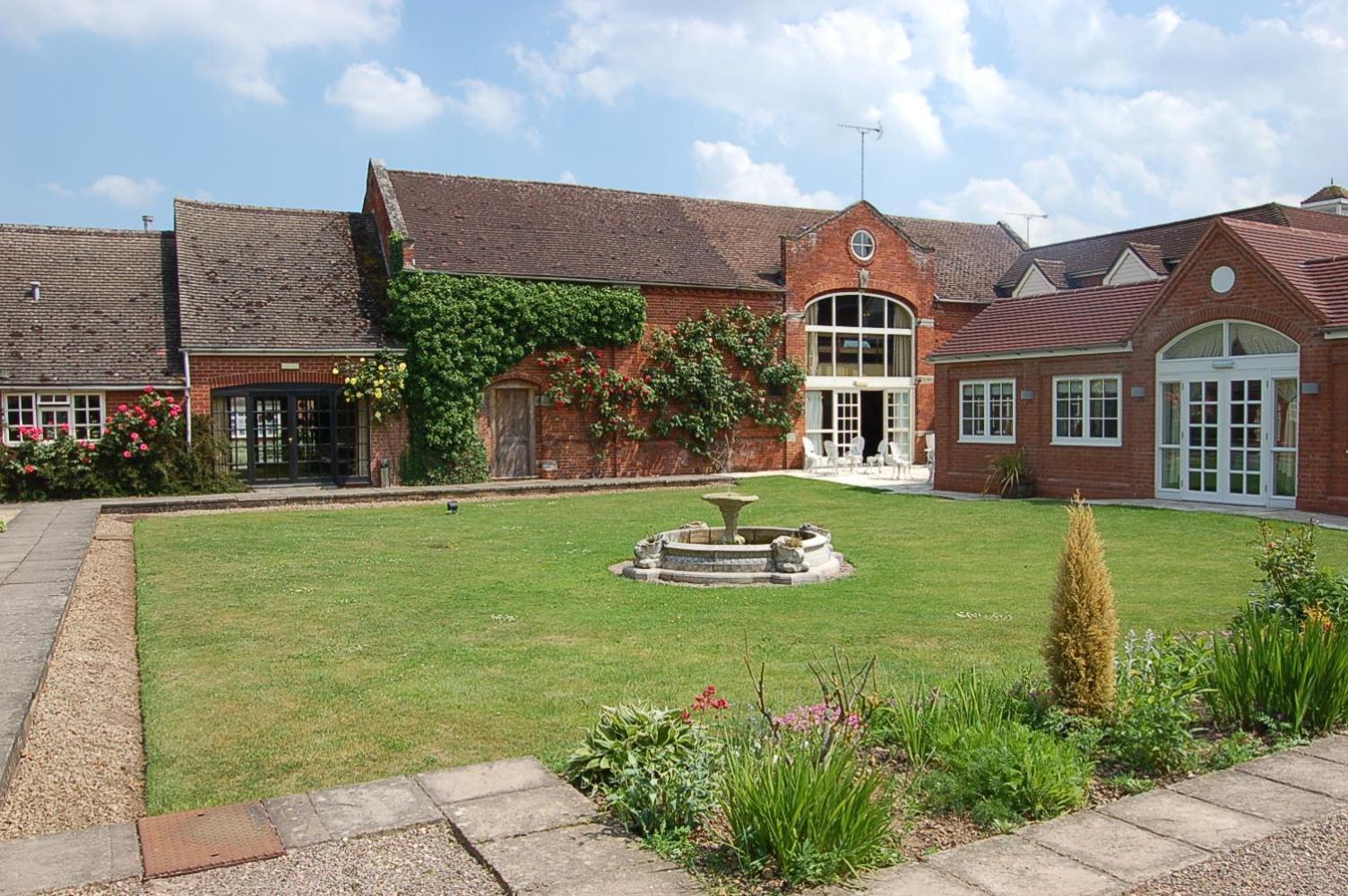 Kings Court Hotel Alcester ภายนอก รูปภาพ